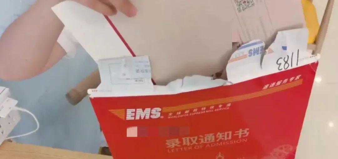 他一发工资，就给别人转钱……