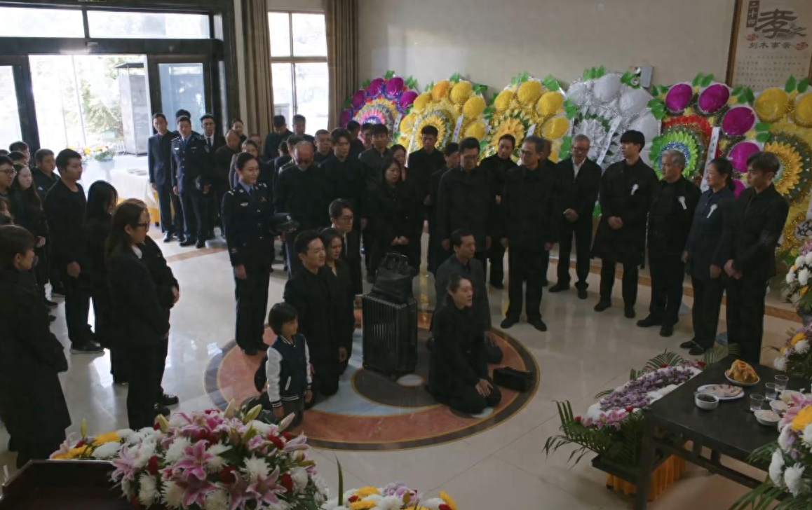 二刷《龙鸣少年》：看到雷立洲死后全班跪拜，突然为雷鸣白发落泪