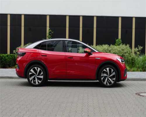 一旦推出必大卖的作品：美少女“撕逼”游戏、LOL格斗版