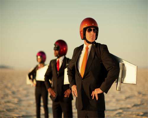 《木筏：求生(RAFT)》：海上生存类游戏，建造属于自己的世界吧